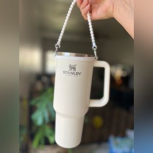Ryan And Rose Cutie Handle in White